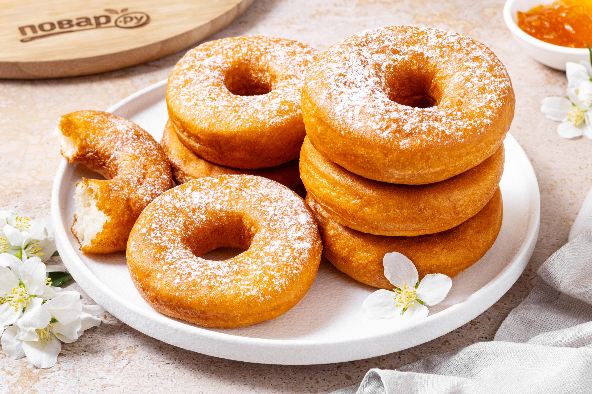 Вкусные постные пончики: рецепт пышной выпечки без яиц и молока